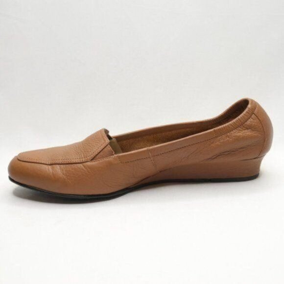 Ros Hommerson Women's Size 9.5 Tan Leather Slip On Almond Toe Wedge Loafers - Picture 8 of 10